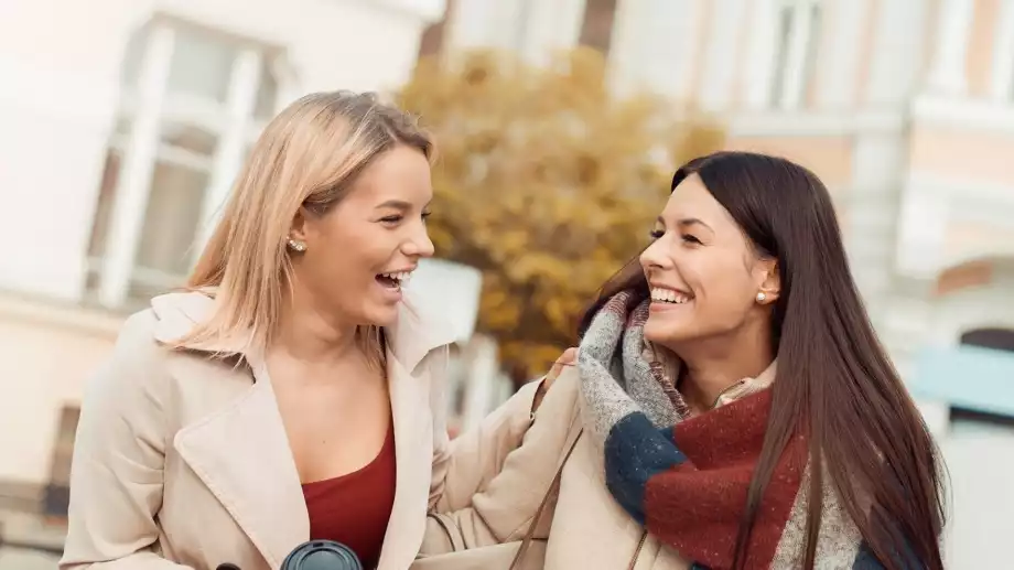 Женски виц за 18 май, 2024 г.: Две блондинки 