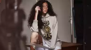 На гости в дома на Уини Харлоу, вдъхновен от Златния Холивуд (СНИМКИ + ВИДЕО)