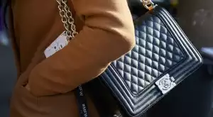 Как да се грижите за своите дамски чанти през рамо