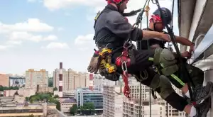  Инспекторите по труда извършиха над 1000 проверки в строителството