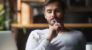 Омаловажавам или умаловажавам: Как се пише правилно?