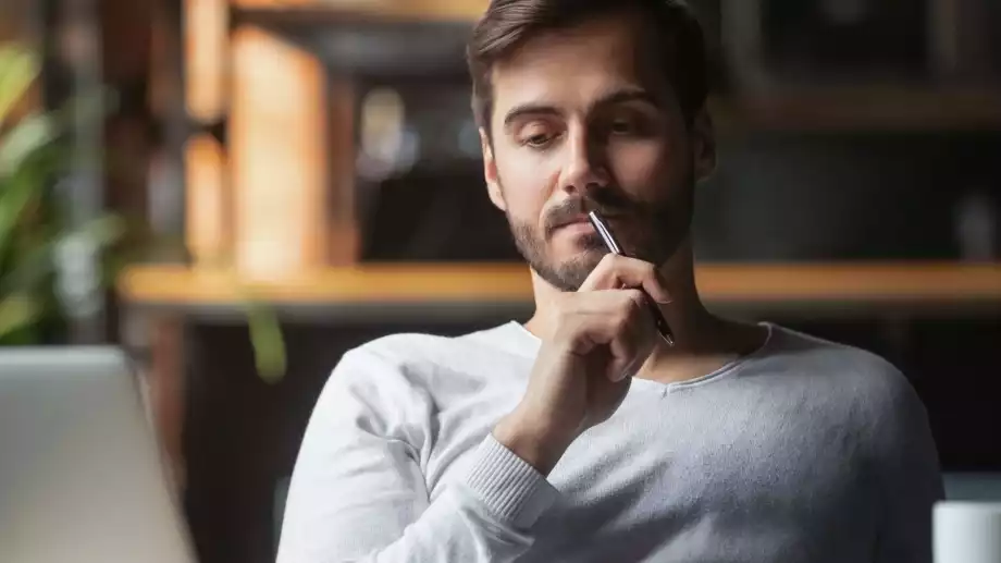 Омаловажавам или умаловажавам: Как се пише правилно?