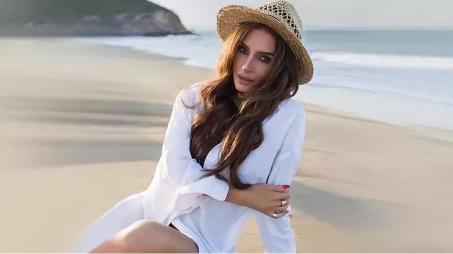 Красива кожа вместо красива рокля – още една от малките тайни на Есил Дюран