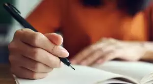 Увъртам (се) или овъртам (се): Как се пише правилно?