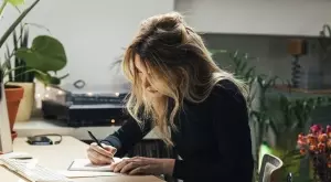 Улеснявам или олеснявам: Как се пише правилно?