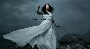 Тези 2 зодии ще получат кармическа справедливост до края на май 2024