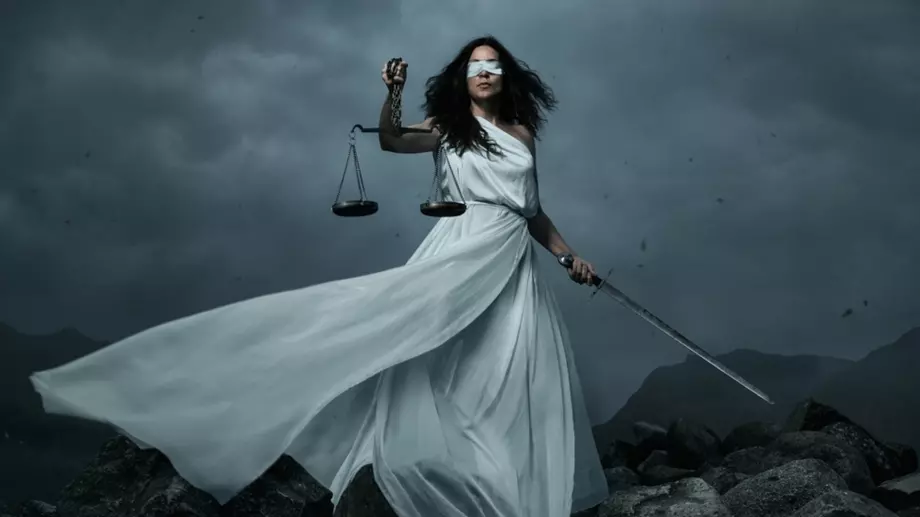 Тези 2 зодии ще получат кармическа справедливост до края на май 2024