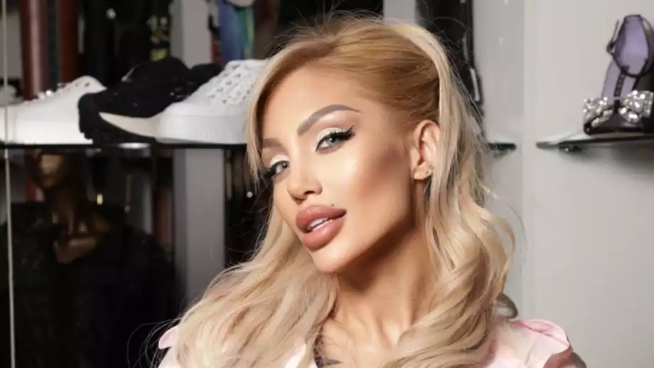 Къде пазарува обувки и чанти известната българка Джулиана Гани?