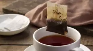 НЕ изхвърляйте пакетчетата чай, ето за какво да ги използвате