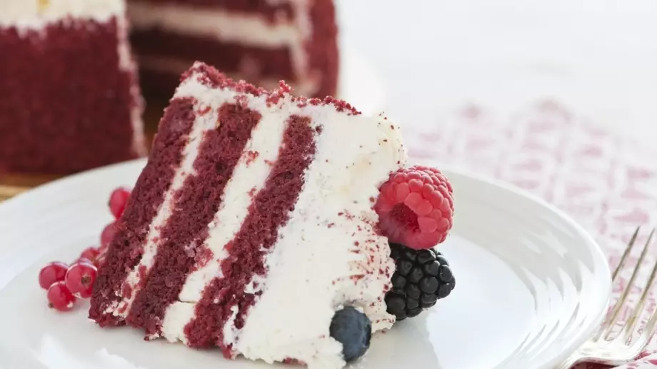 Сочна торта Червено кадифе