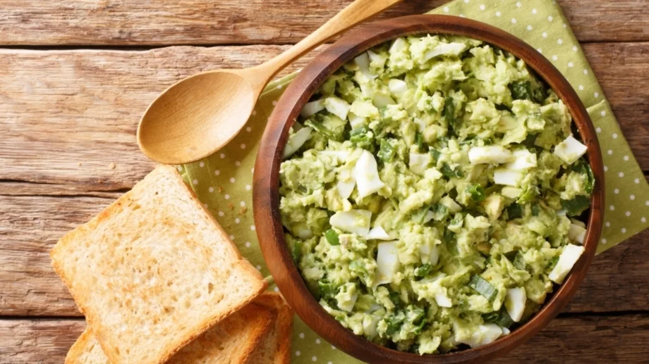 Имате авокадо и яйца? Направете си тази салата