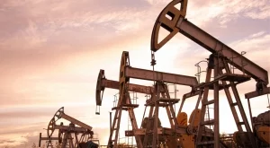 Петролът силно повлиян от очакванията ОПЕК+ да запази намалените добиви 