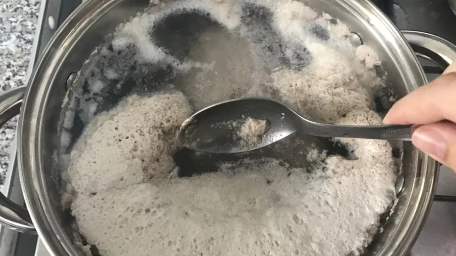 Ако видите, че от пилето ви излиза бяло нещо, това означава