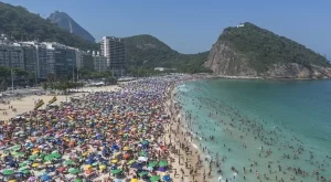 Най-пренаселените плажове в света (ВИДЕО)