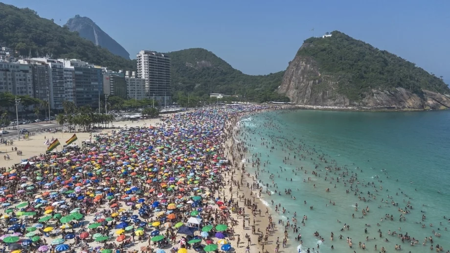 Най-пренаселените плажове в света (ВИДЕО)
