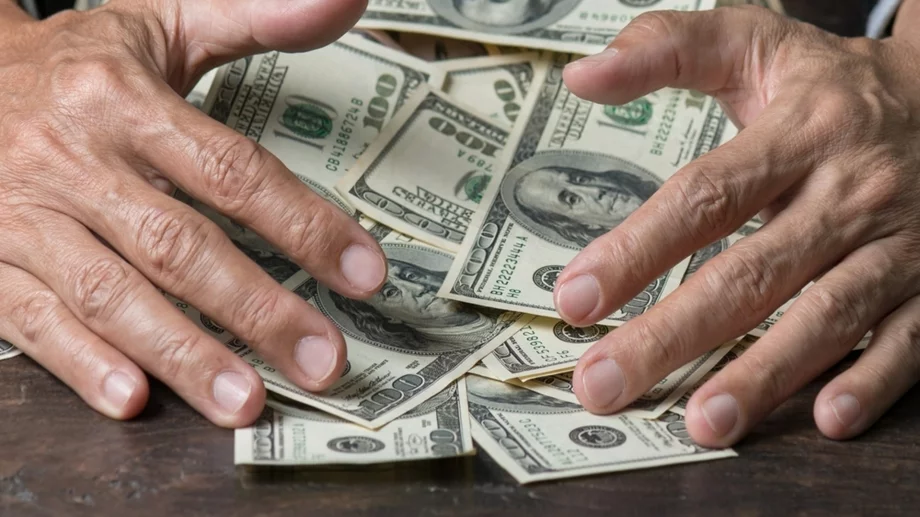 Какви заплати получават директорите на големи компании?