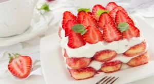 Неустоимо домашно тирамису с ягоди