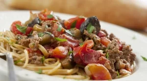 Спагети с кайма и патладжани