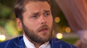 Непоказвана стара снимка на Алек от "Ергенът" с очила