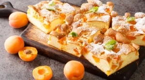 Пухкав и лесен сладкиш с пресни кайсии