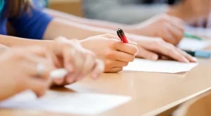 Потиснат или подтиснат: Как се пише правилно?