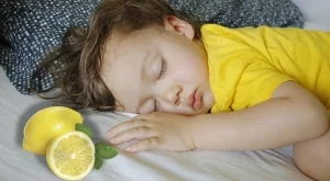 Детето ви е буди често нощем? Нарежете лимон до леглото му и...