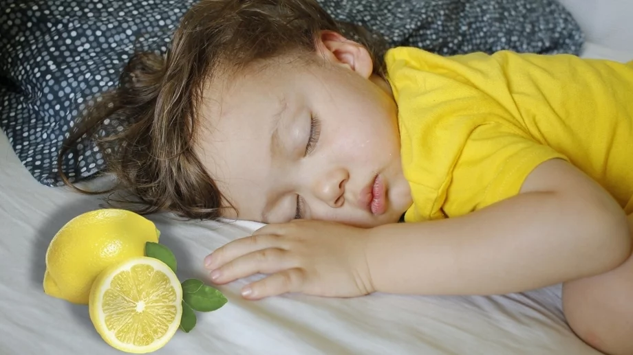 Детето ви е буди често нощем? Нарежете лимон до леглото му и...