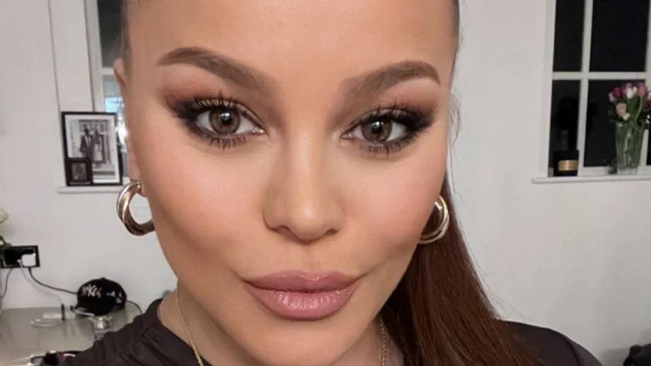 Ето как изглежда Десислава без грим на 45 (СНИМКА)