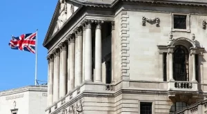 Bank of England се въздържа от намаляване на лихвите