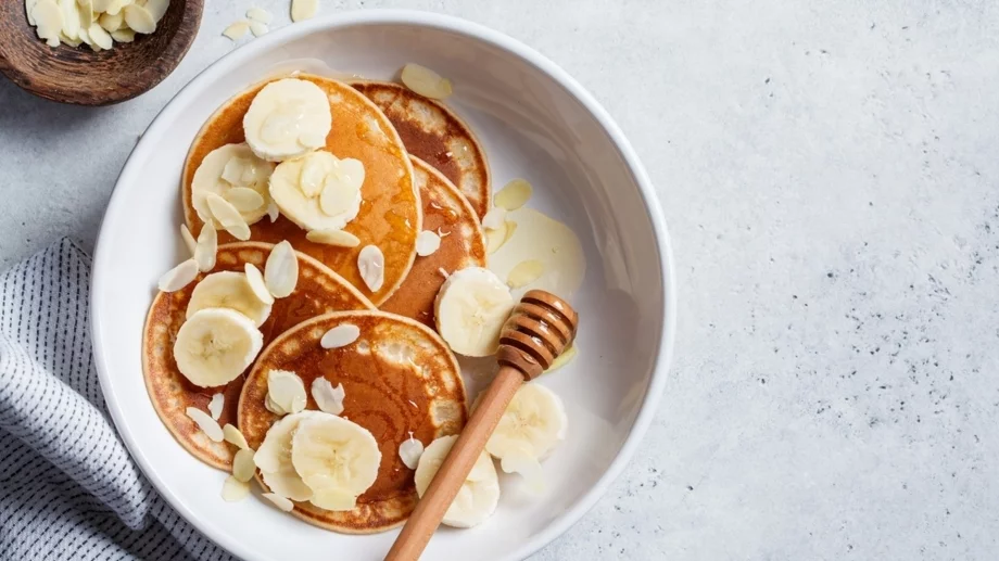 Пухкави бадемови палачинки
