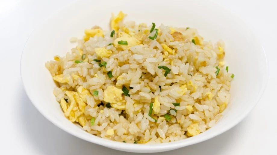 Лесно и засищащо: Пържен ориз с яйца 