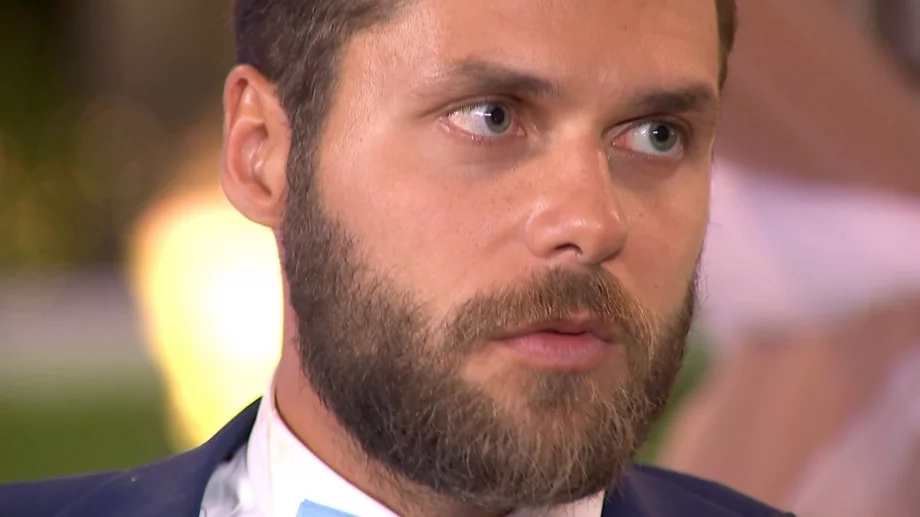 Ергенът Алек дължи много пари на продукцията, ето защо