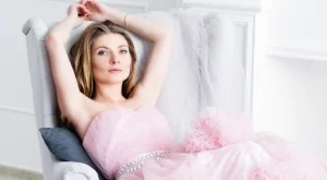 Как да изглеждате страхотно в рокля без презрамки 