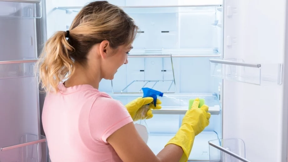 Как да почистите до блясък хладилника отвътре и отвън