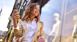 Женски виц за 24 юни, 2024 г.: Шоп влиза в кафене