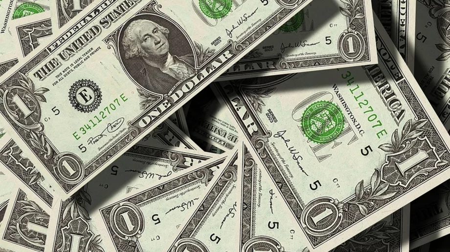 Доларът остава основната резервна валута в света