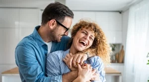 3 малки начина да научите мъжа си да бъде по-грижовен