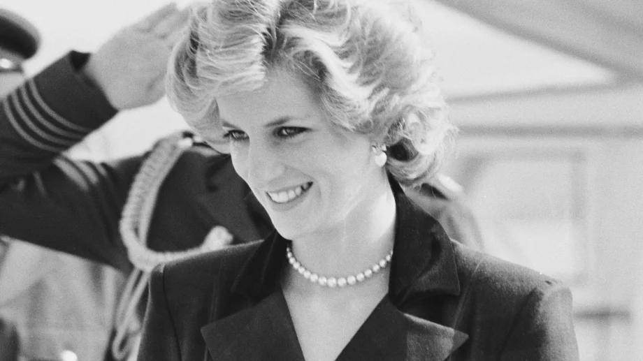 Продават рокли на принцеса Даяна (ВИДЕО)