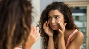 6 храни, които причиняват подуване под очите и 4, които помагат срещу него