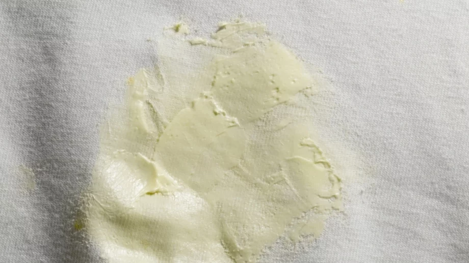 Как лесно да премахнете масло от дрехите 