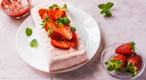 За летните жеги: Семифредо с ягоди