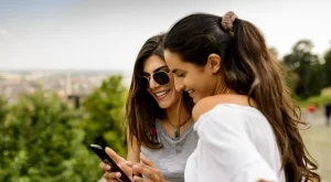 3 зодии, които се интересуват твърде много от това, което другите мислят за тях