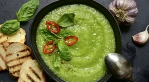 Идеална за жегите: Студена зеленчукова супа