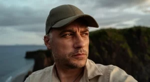 Владимир Карамазов издаде първата си книга