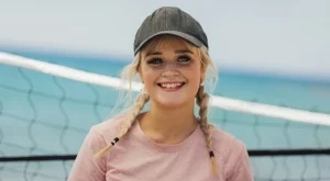 5 сладки прически, които да носите с бейзболна шапка (ВИДЕО)