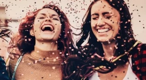 Женски виц за 28 юли, 2024 г.: Баба и внучка