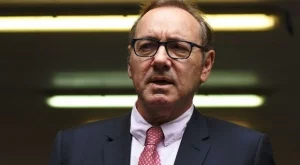 Кевин Спейси посреща 65-годишнината си без дом