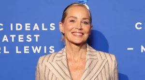 Притеснително: Шарън Стоун със посинено око (СНИМКА)