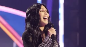 Излиза албум с най-доброто от Шер