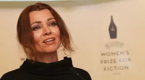 Елиф Шафак за опасния мит за мултитаскинг жената